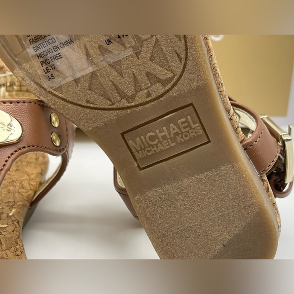 Michael Kors Girl’s Gold Tone Logo Plate Thong Sandals - Picture 11 of 12